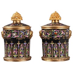 Paire de vases à pot-pourri en porcelaine et bronze doré:: période Restauration