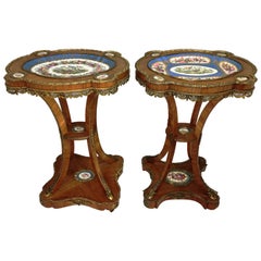 Paire de tables en porcelaine de style Svres du 19ème siècle français