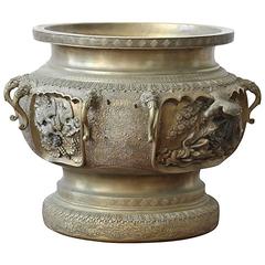 Grand cache-pot chinois vintage en bronze lourd à relief