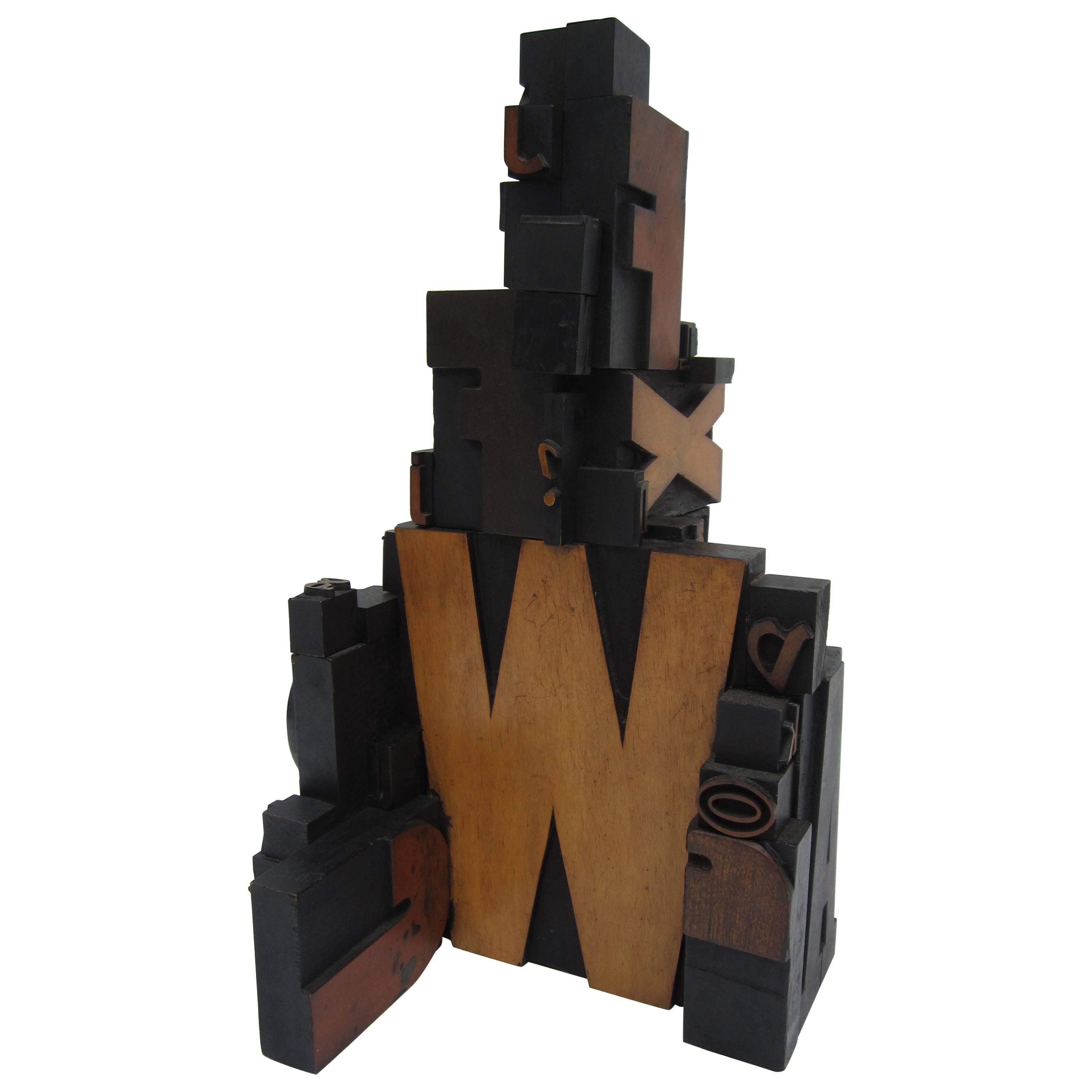 Sculpture en bois en forme de bloc de lettres en vente