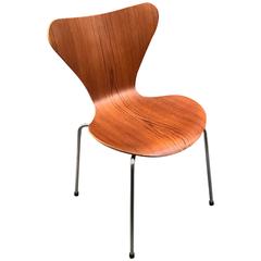 Arne Jacobsen Series Seven Side Chair