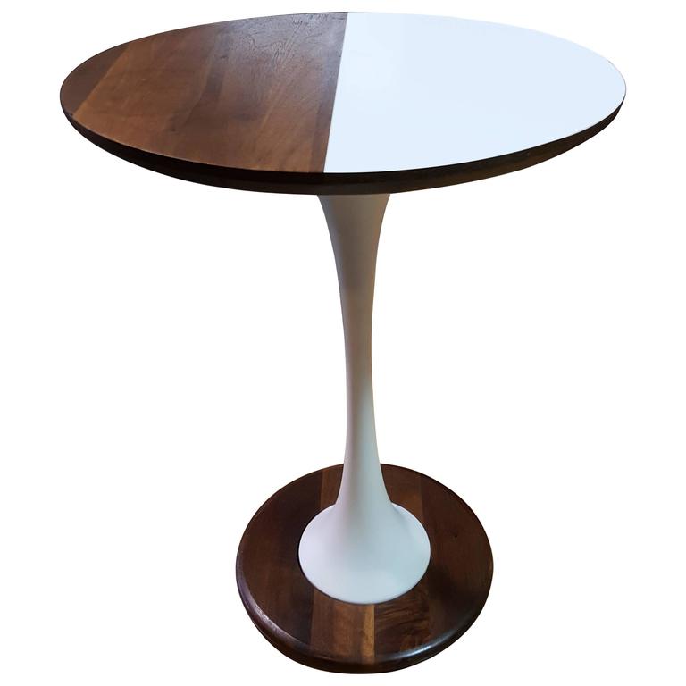 Unique Tulip Base Oval End Table For Sale at 1stDibs