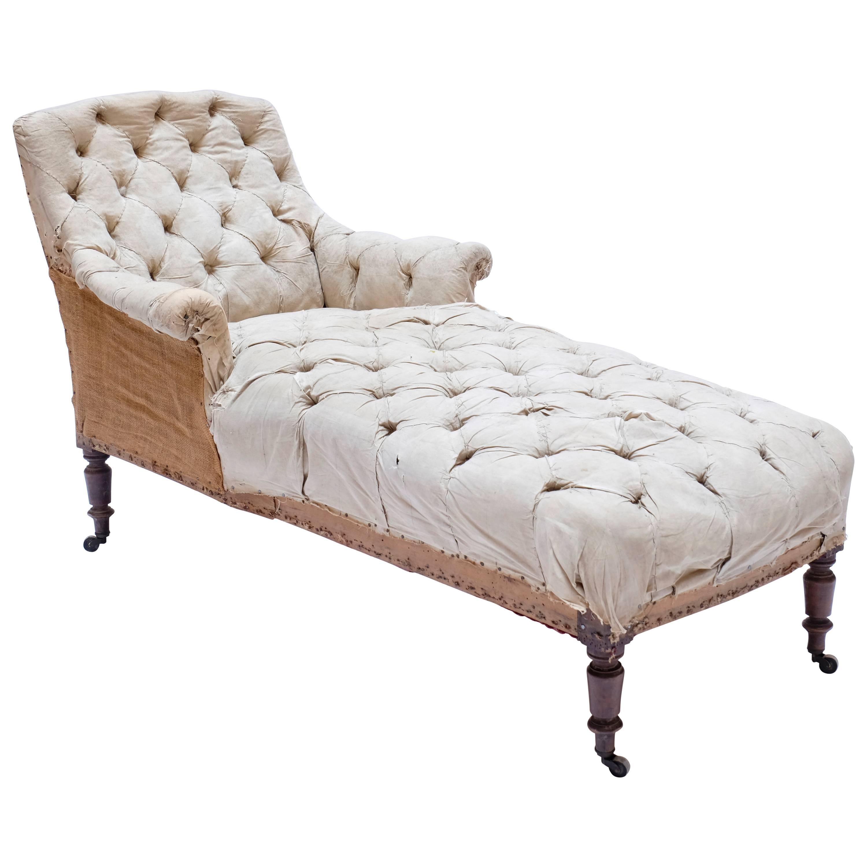 19th Century French Chaise Longue with Capitone