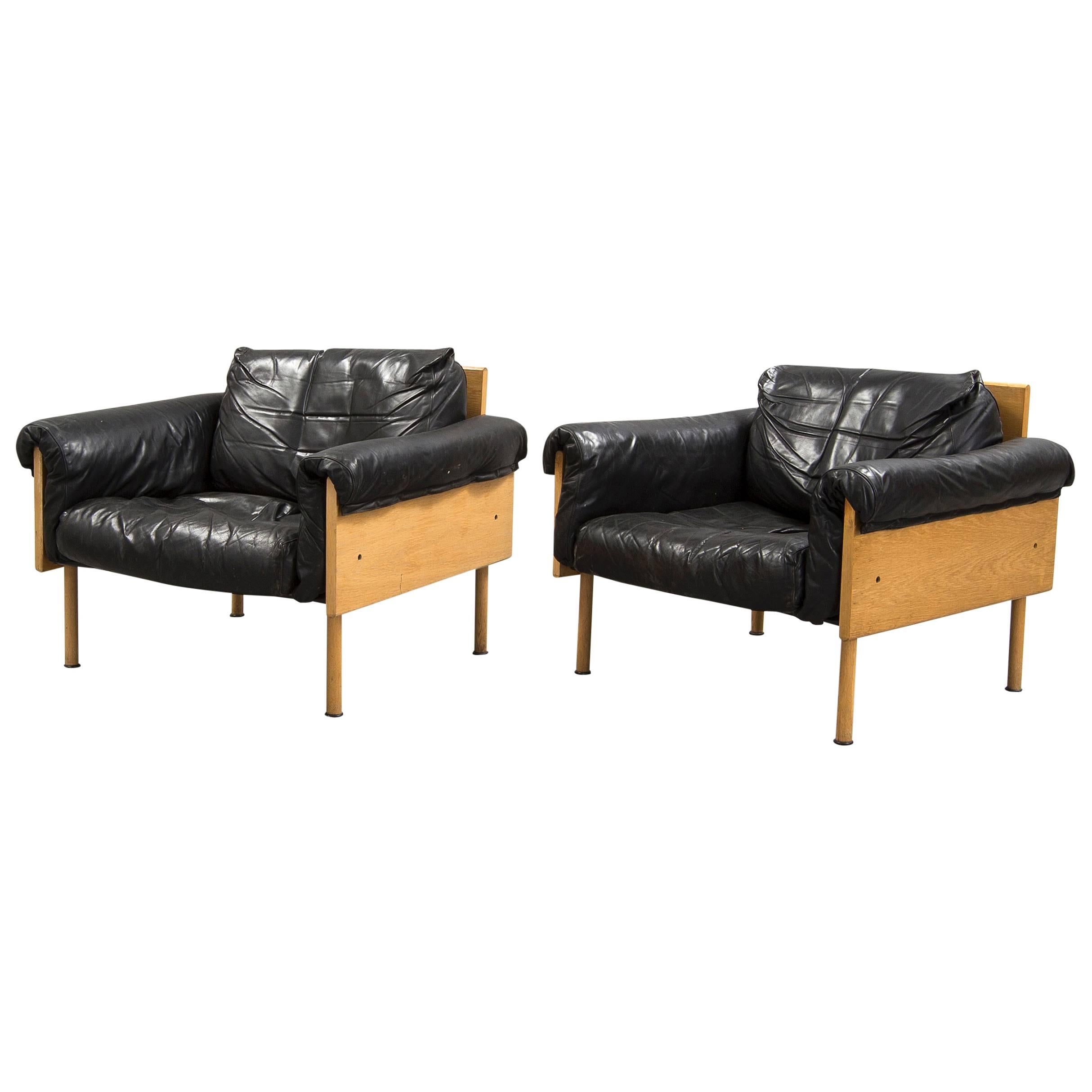 Pair of Black Leather and Oak Armchairs by Yrjö Kukkapuro For Sale
