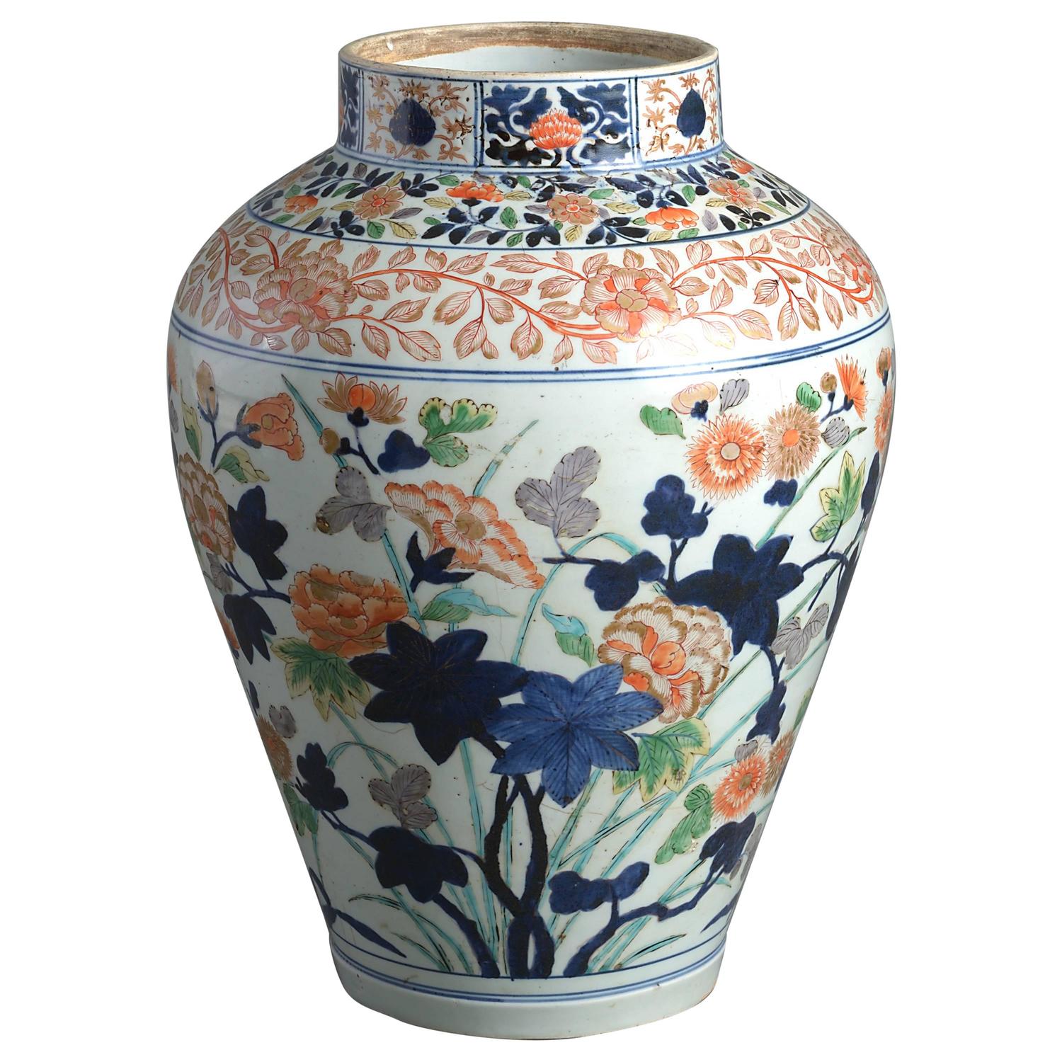 Japanese Imari Vase For Sale at 1stdibs