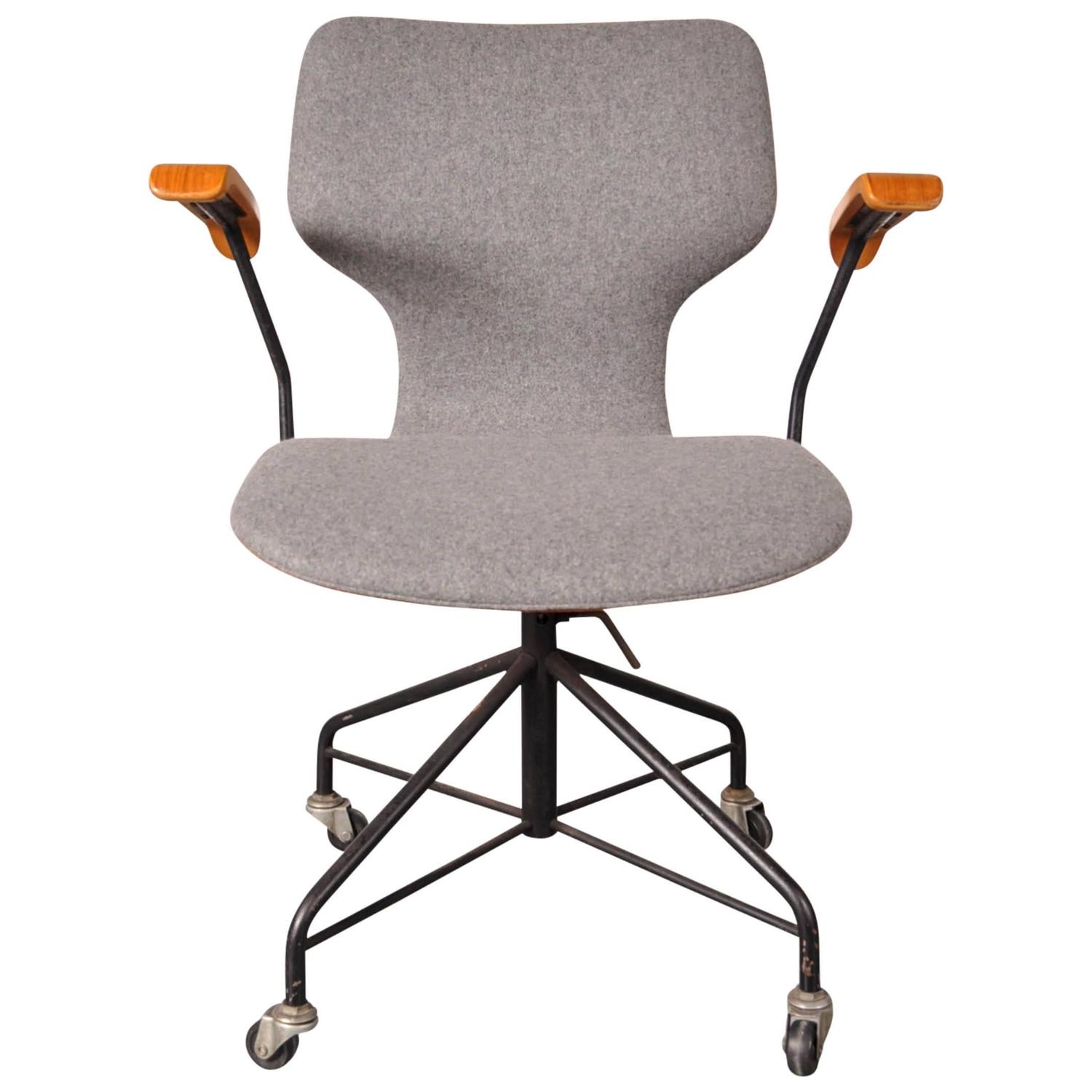 Office Chair by Isamu Kenmochi for Tendo, Japan, circa 1950 For Sale at