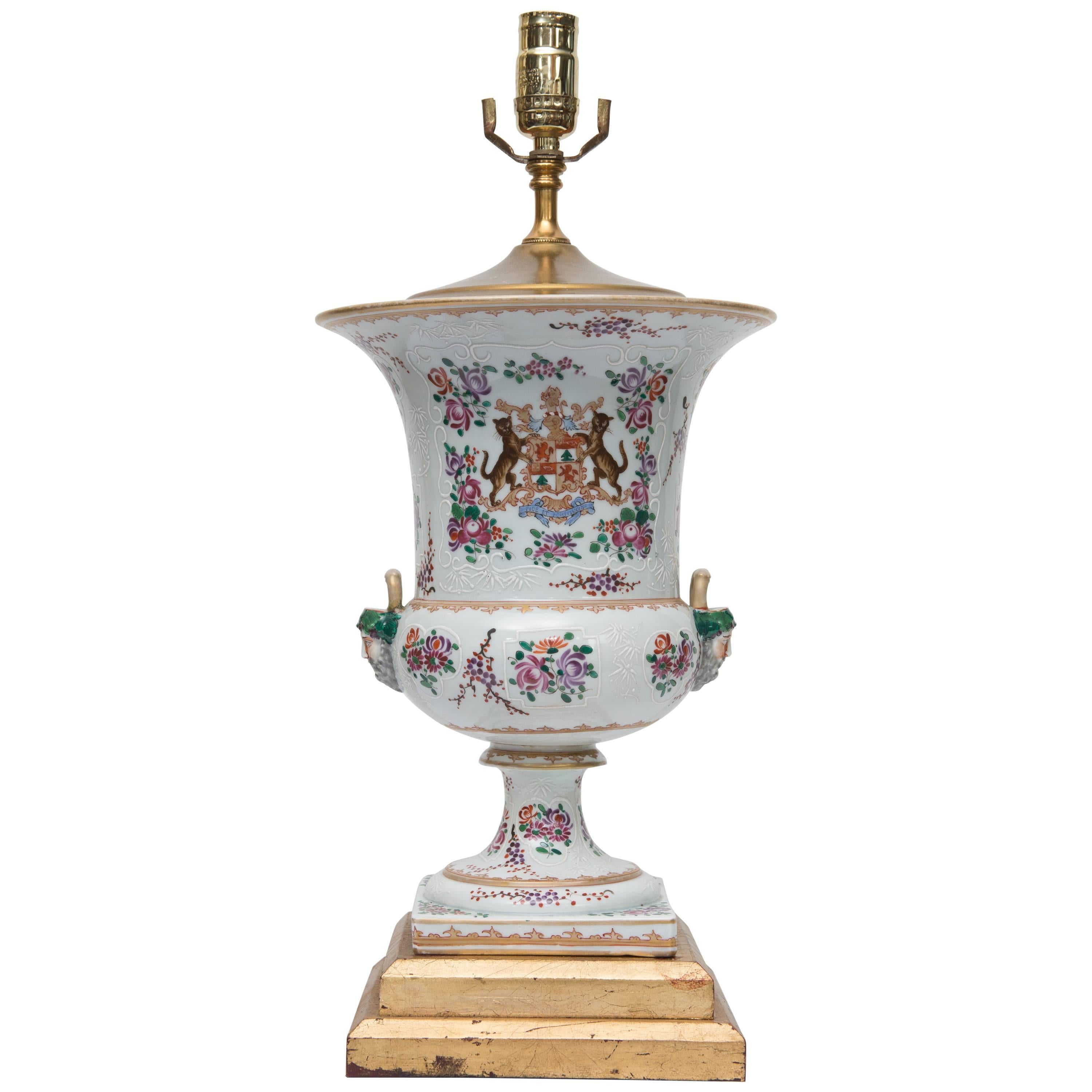 Urne en porcelaine armoriée Sampson du 19ème siècle à utiliser comme lampe en vente