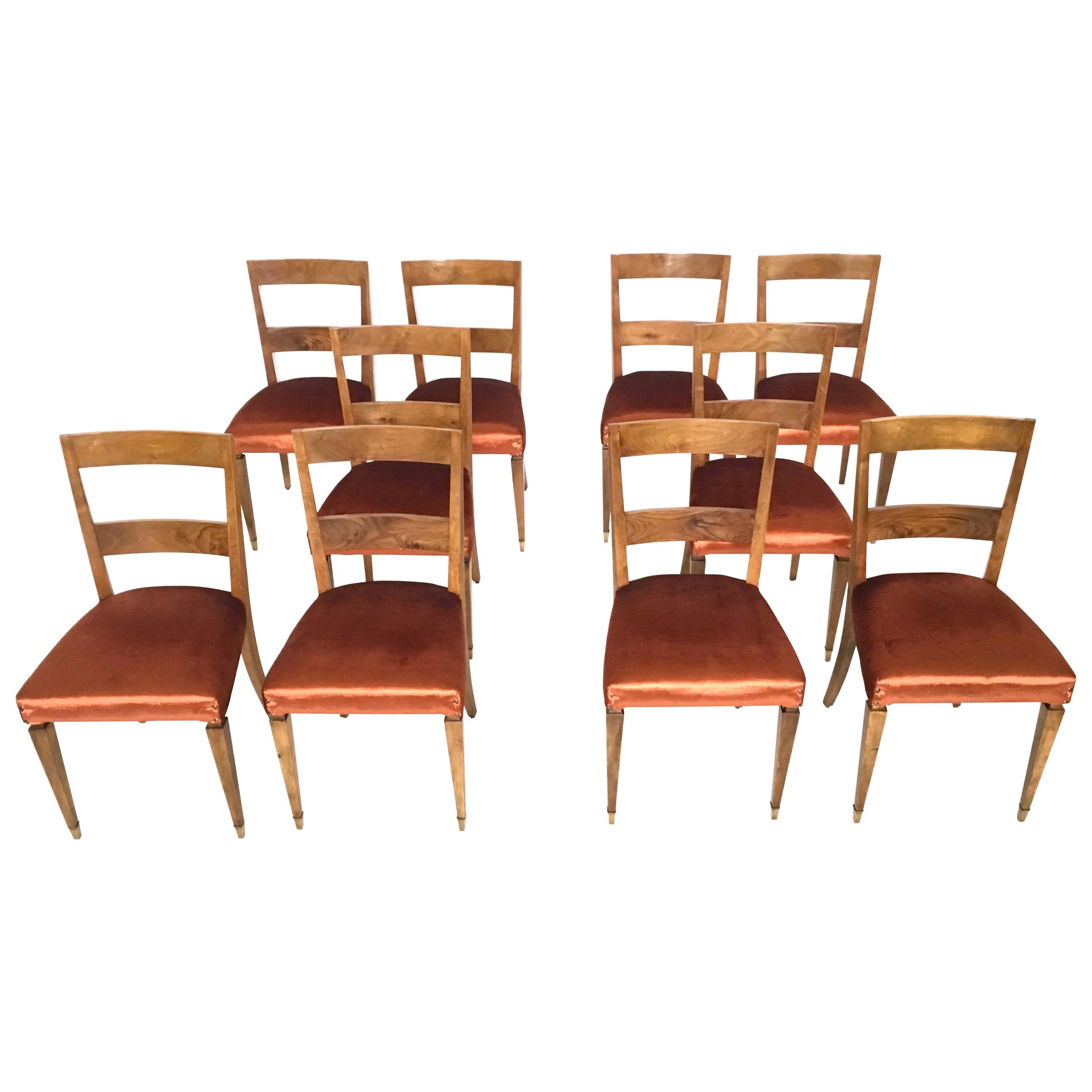 Satz von zehn Esszimmerstühlen aus orangefarbener Stoffpolsterung und Nussbaumholz, Italien im Angebot