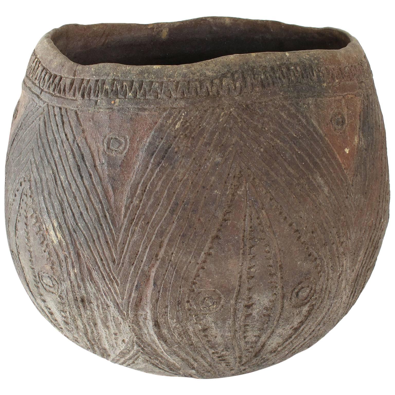 Antique Abelam Clay Serving Vessel with Figurative Design from Papua New Guinea For Sale