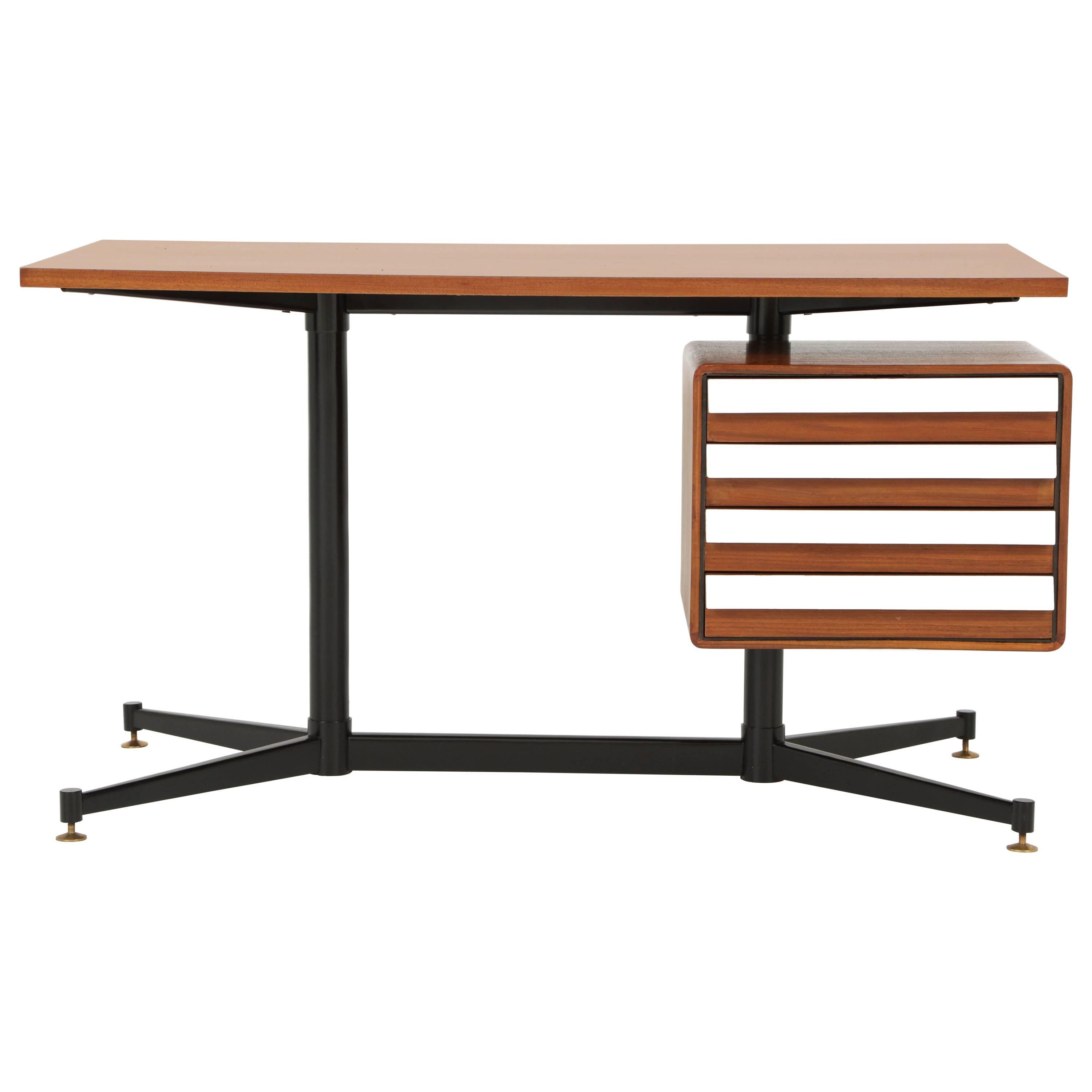 Small Desk in the Manner of Gio Ponti For Sale