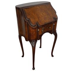 Early 20th Century Georgian Style Walnut and Burr Gillow Ladies / Secretary Desk 8