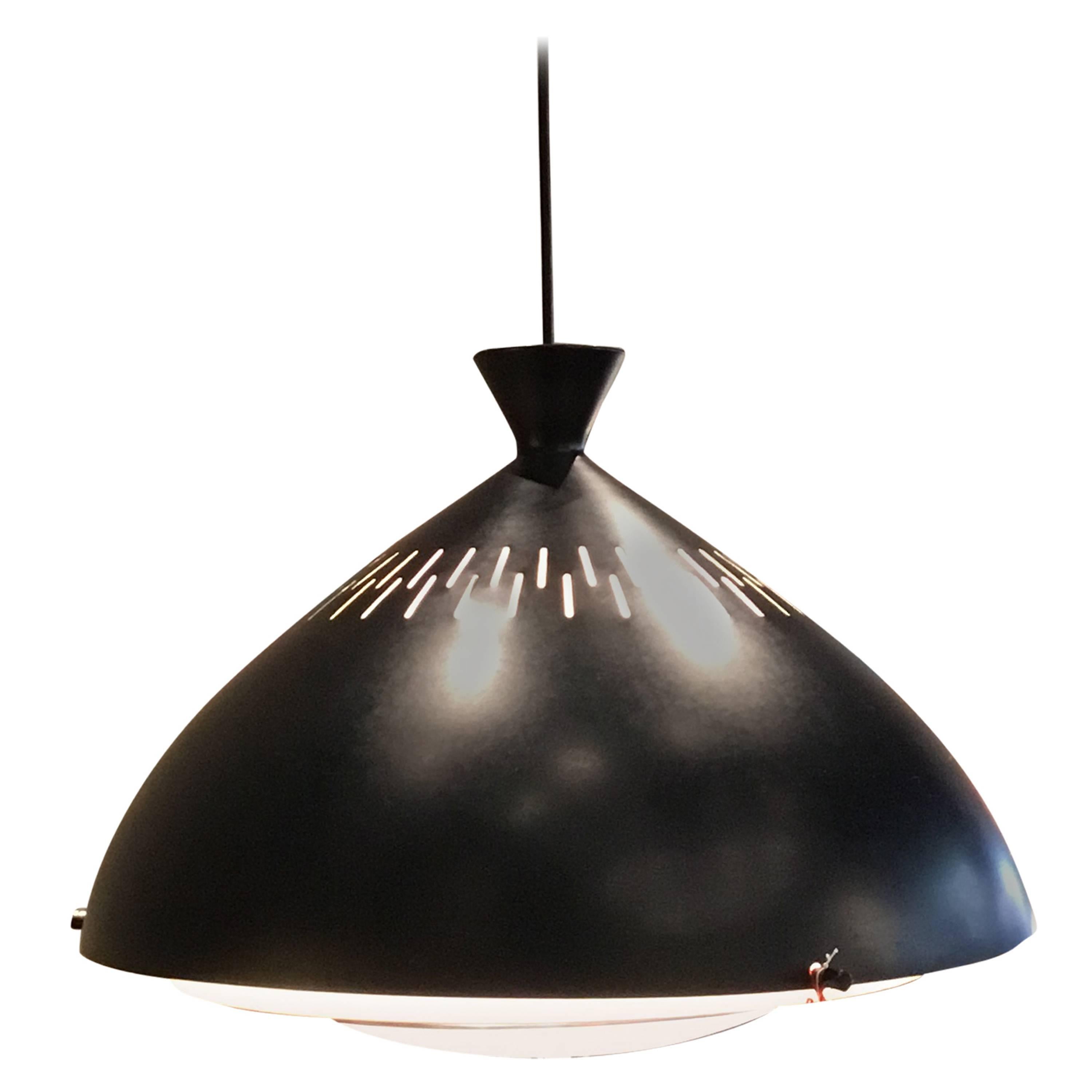 Lampe suspendue noire Stilnovo, fabriquée en Italie, années 1960