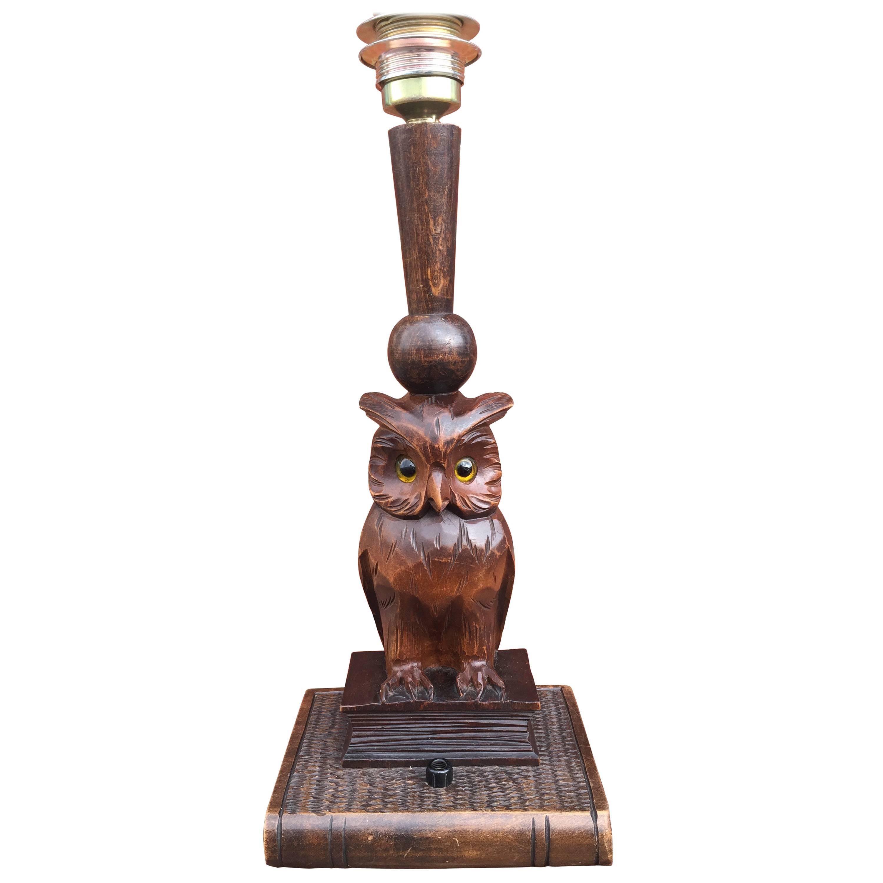 Early 20th Century Black Forest Hand Carved Wooden Owl on Book Table / Desk Lamp