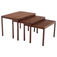 Ensemble de trois tables gigognes en teck par Dux