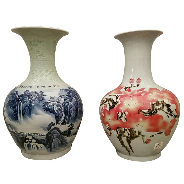 Two Large Chinese Export Porcelain Vases For Sale at 1stDibs
