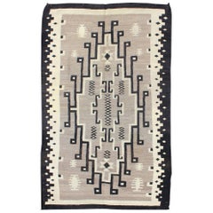 Amerikanischer Navajo-Teppich im amerikanischen Stil mit Medaillonmuster in Grau, Creme, Elfenbein und Anthrazit