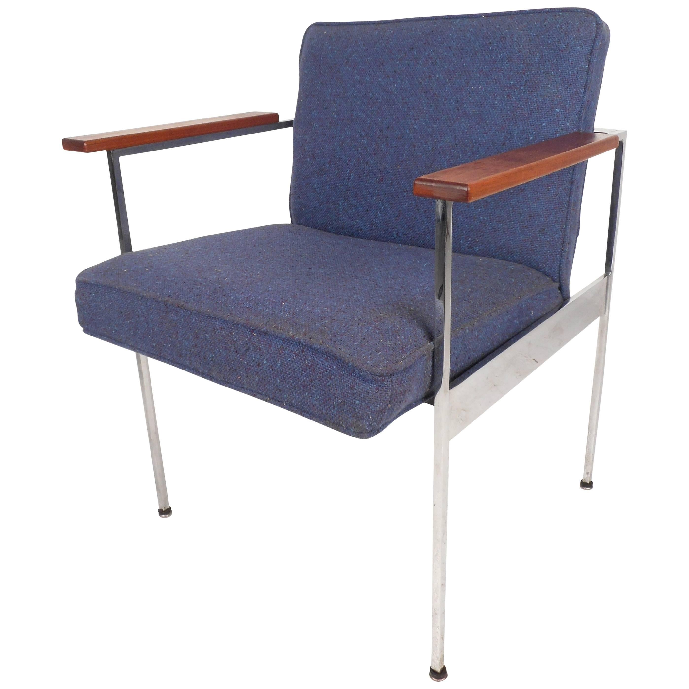 Mid-Century Modern Armchair in the Style of Milo Baughman