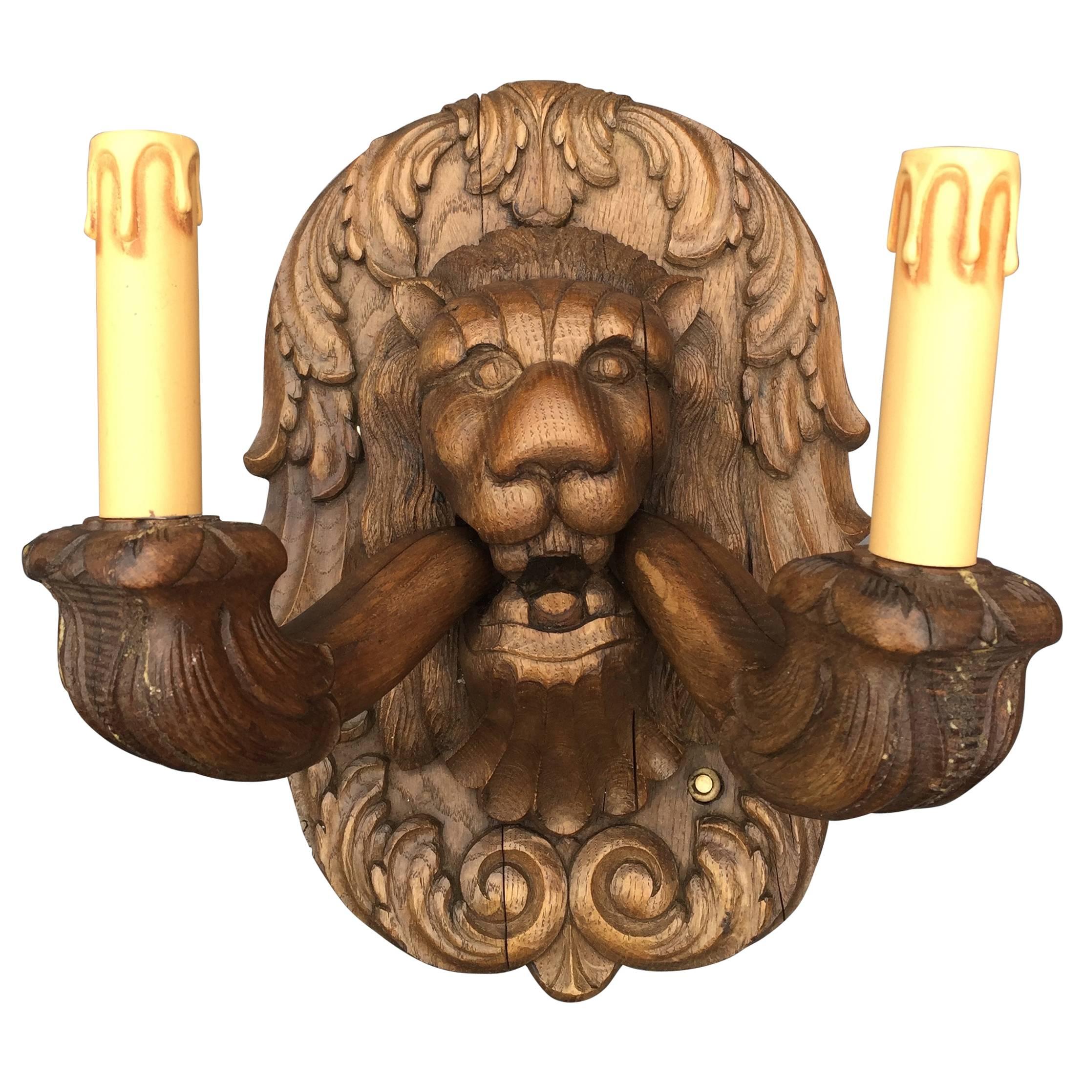 Rara coppia di sconsigli da parete altamente decorativi dell'inizio del secolo.
 
Questi due Re della Giungla, meravigliosamente stilizzati, potrebbero presto sorvegliare la tua casa. Questa rara coppia non solo è splendidamente realizzata e