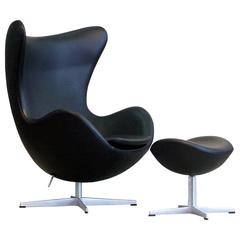 Arne Jacobsen Egg Chair and Ottoman Set Black Leather Fritz Hansen, Denmark