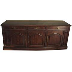 Fabulous Henredon French Louis XV Style Vintage Walnut Credenza