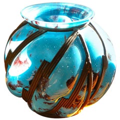 Original Vase aus blau gepunktetem Glas mit Eisen im Lorraine-Stil