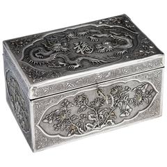 Antique 20ème siècle Chinese Export Solid Silver Large Dragon Box:: circa 1900