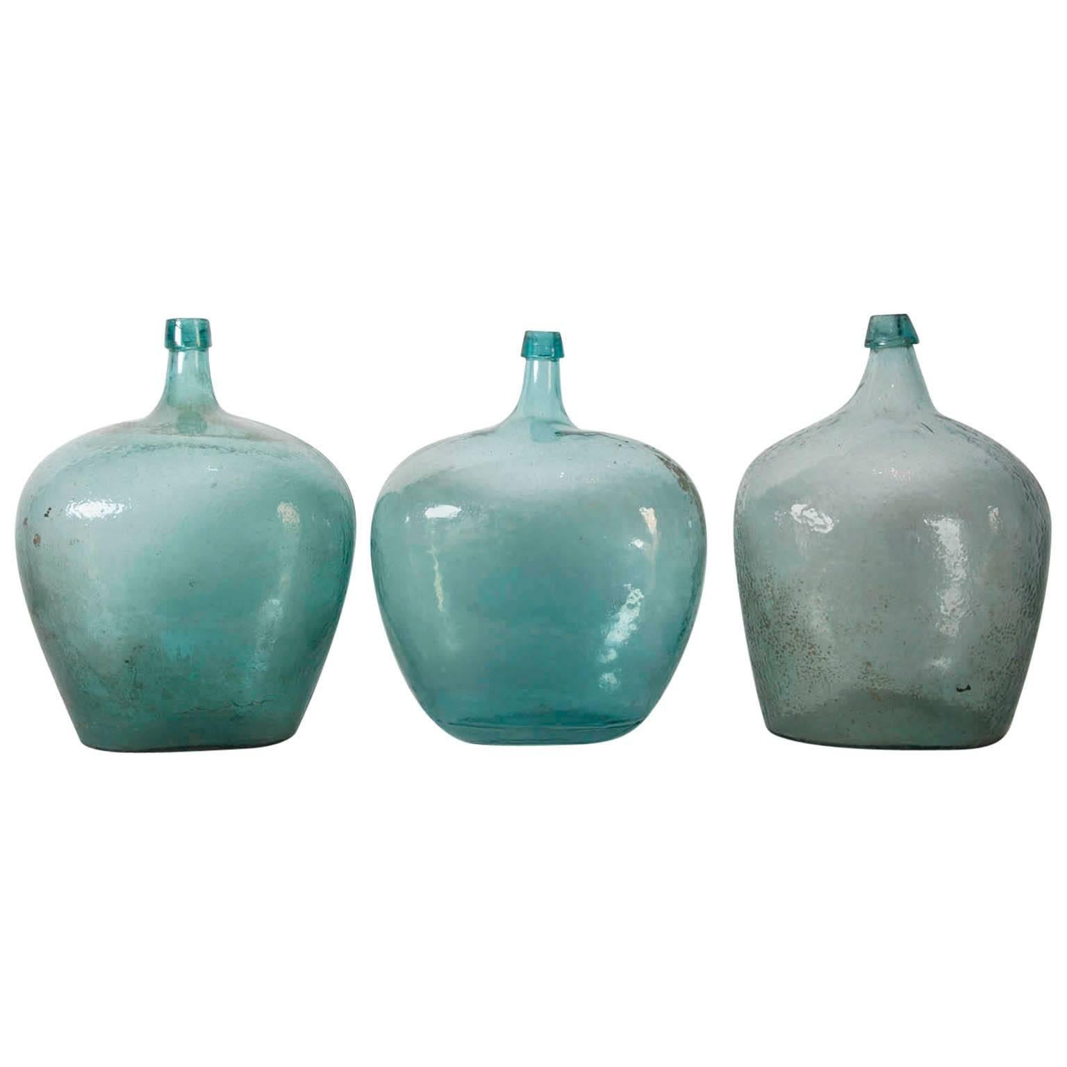 20th Century Set of Three Green Handblow Bottles or Demijohns from Oaxaca Mexico For Sale
