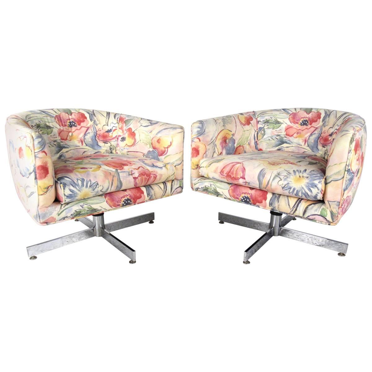 Pair of Mid-Century Milo Baughman Swivel Lounge Chairs by Thayer Coggin