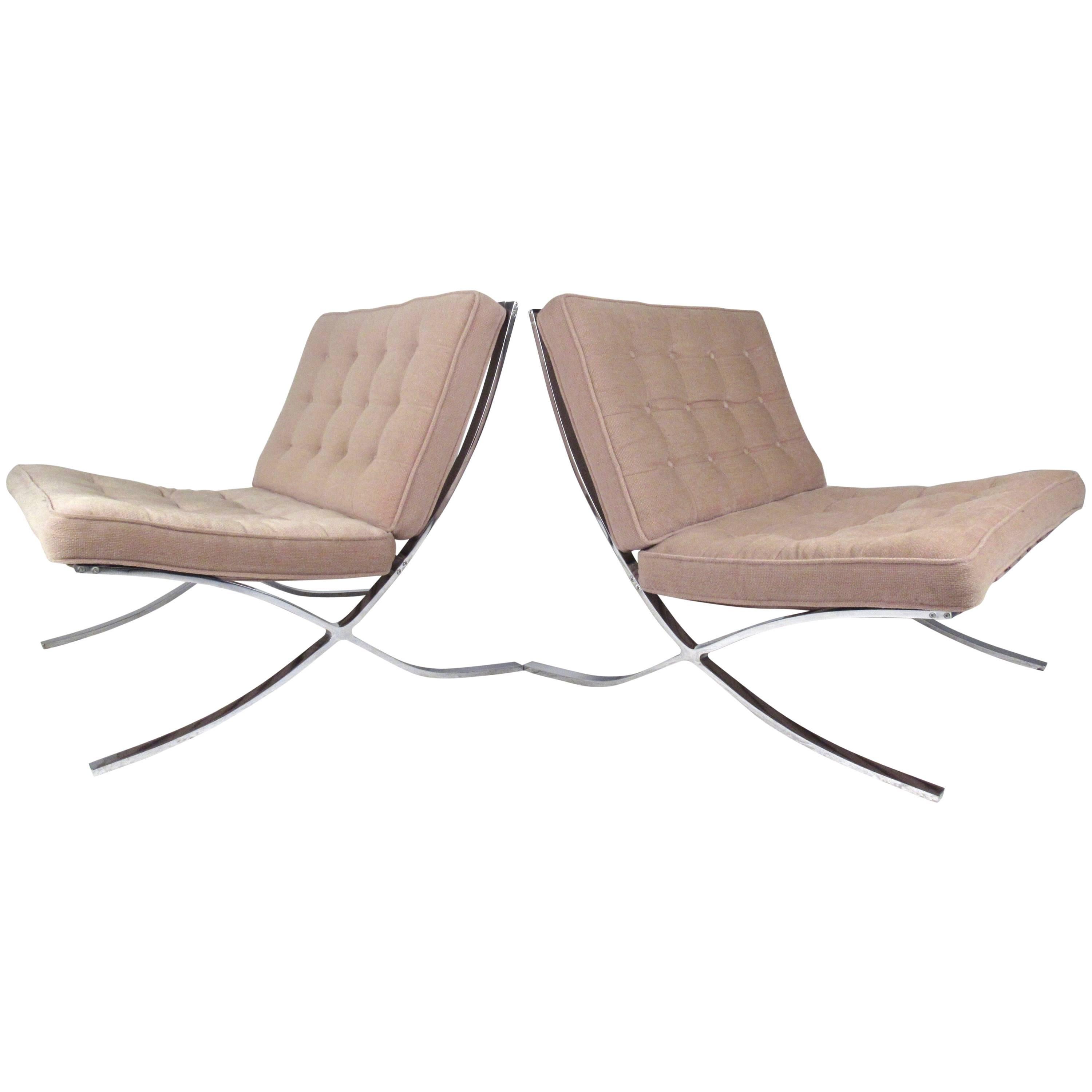 Pair of Mid-Century Modern Chairs in the Style of Ludwig Mies van der Rohe