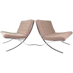 Pair of Mid-Century Modern Chairs in the Style of Ludwig Mies van der Rohe