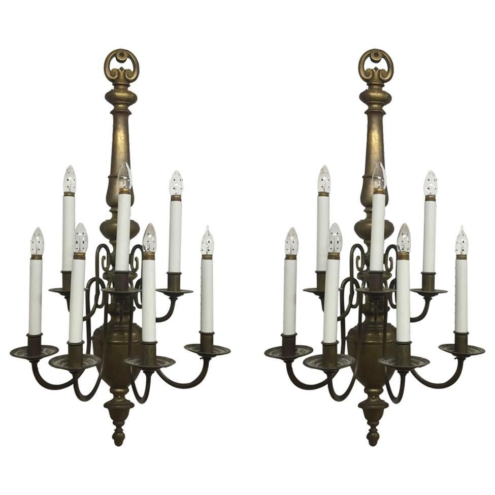 Coppia di lampade elettrificate in ottone in stile Williamsburg in vendita
