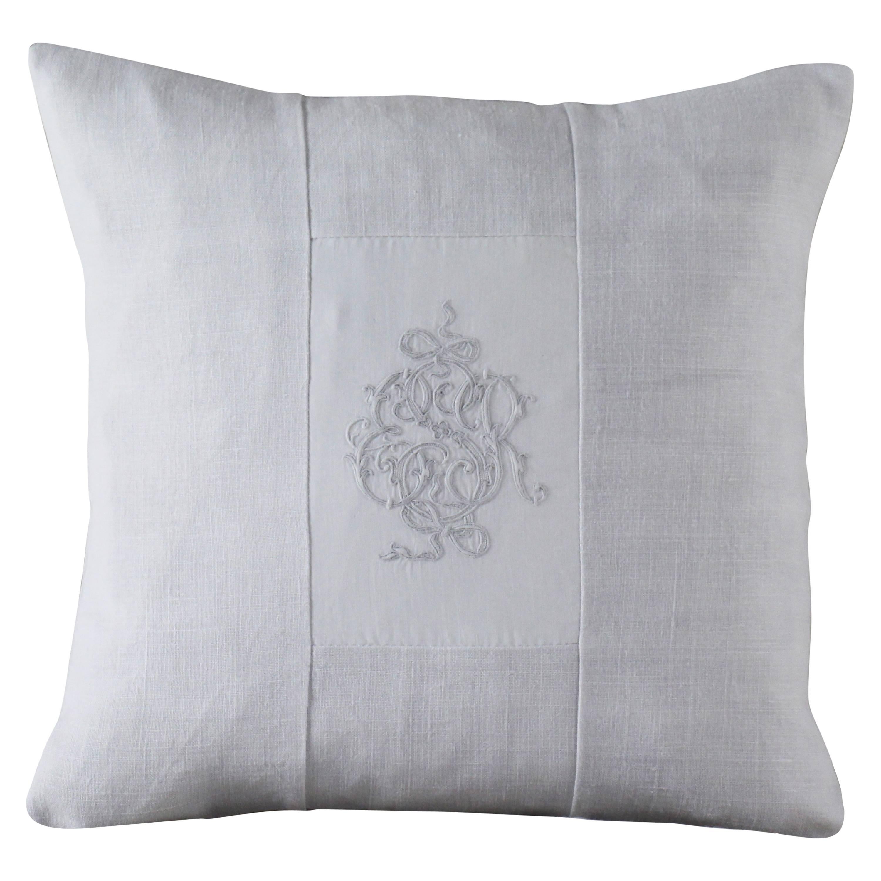 Small French Linen Monogramed Cushion 'ER' For Sale