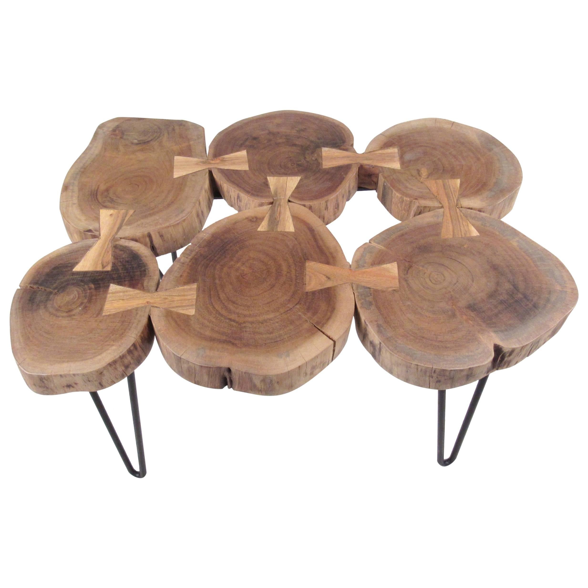 Table unique en forme de souche d'arbre avec nœud papillon en vente