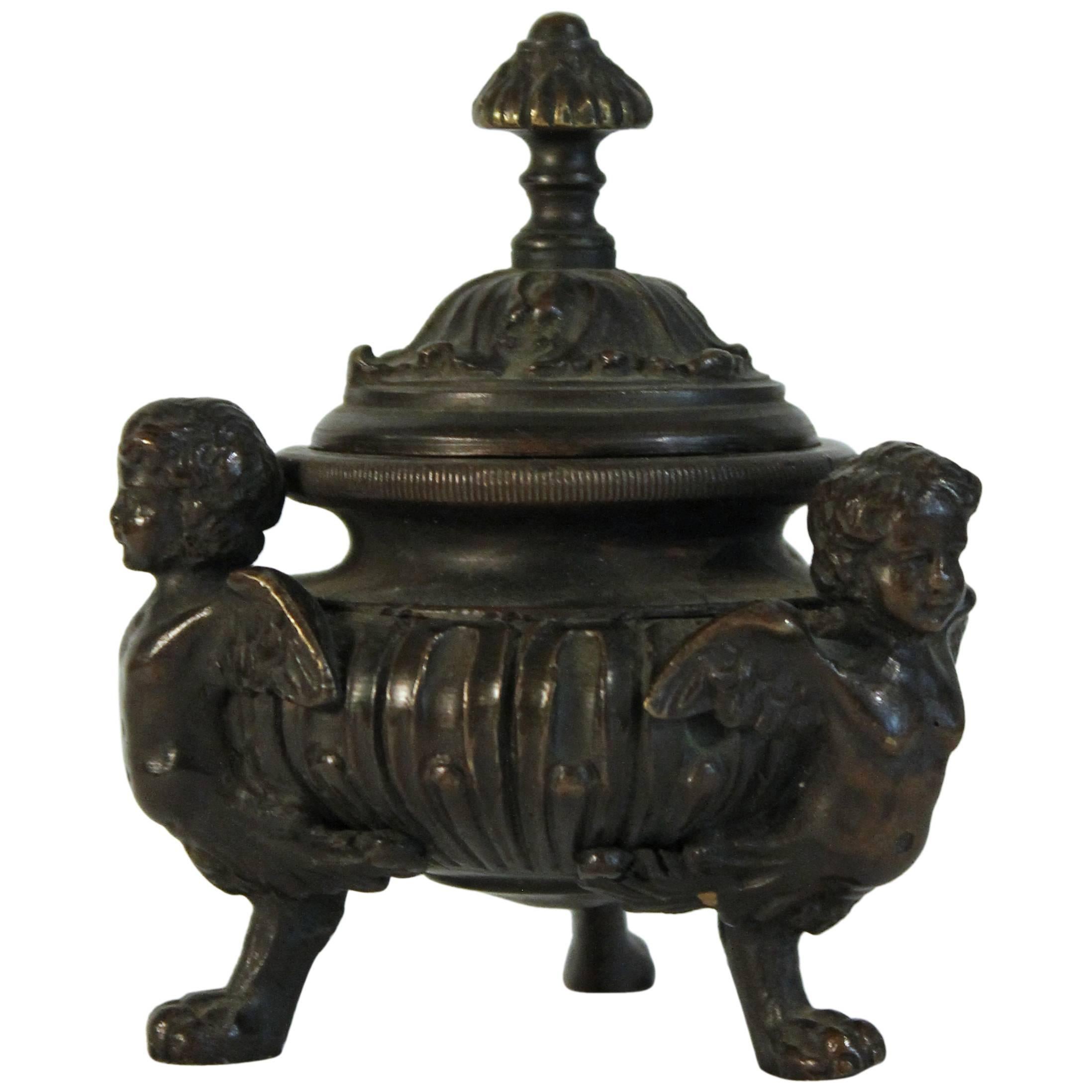 Schreibtischzubehör aus Bronze des späten 19. Jahrhunderts Tintenfass mit Deckel aus Bronze und Messingglas