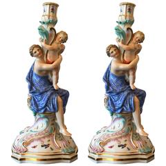 Paire de chandeliers ou bougeoirs en porcelaine de Meissen