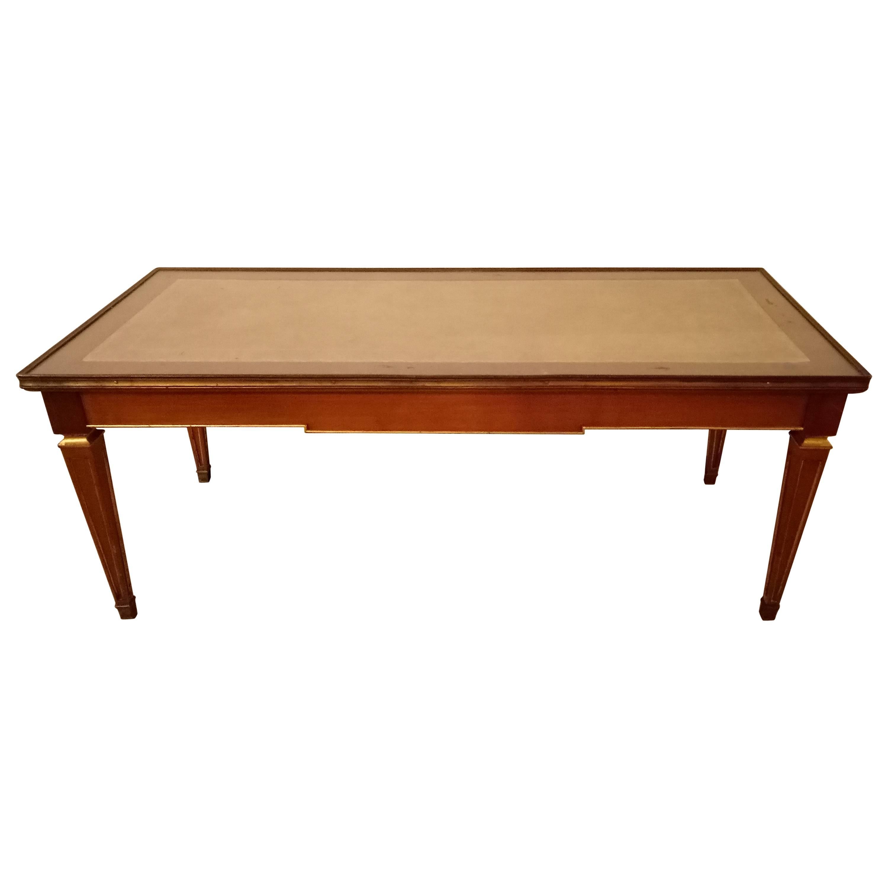 Table basse de style Louis XVI Maison Jansen, dorée, acajou, plateau en cuir