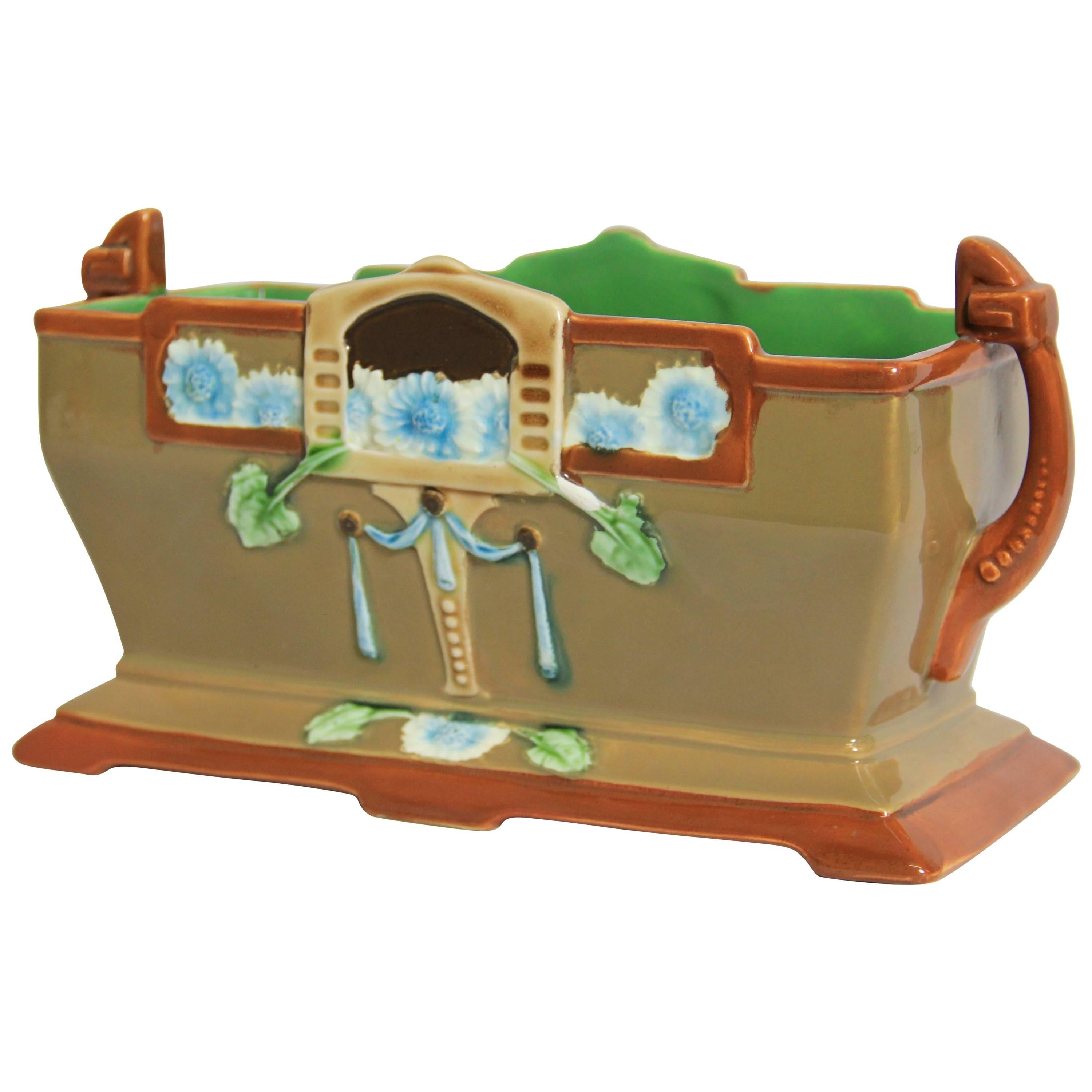 Jardiniere en majolique de style Art Nouveau par Eichwald:: vers 1910