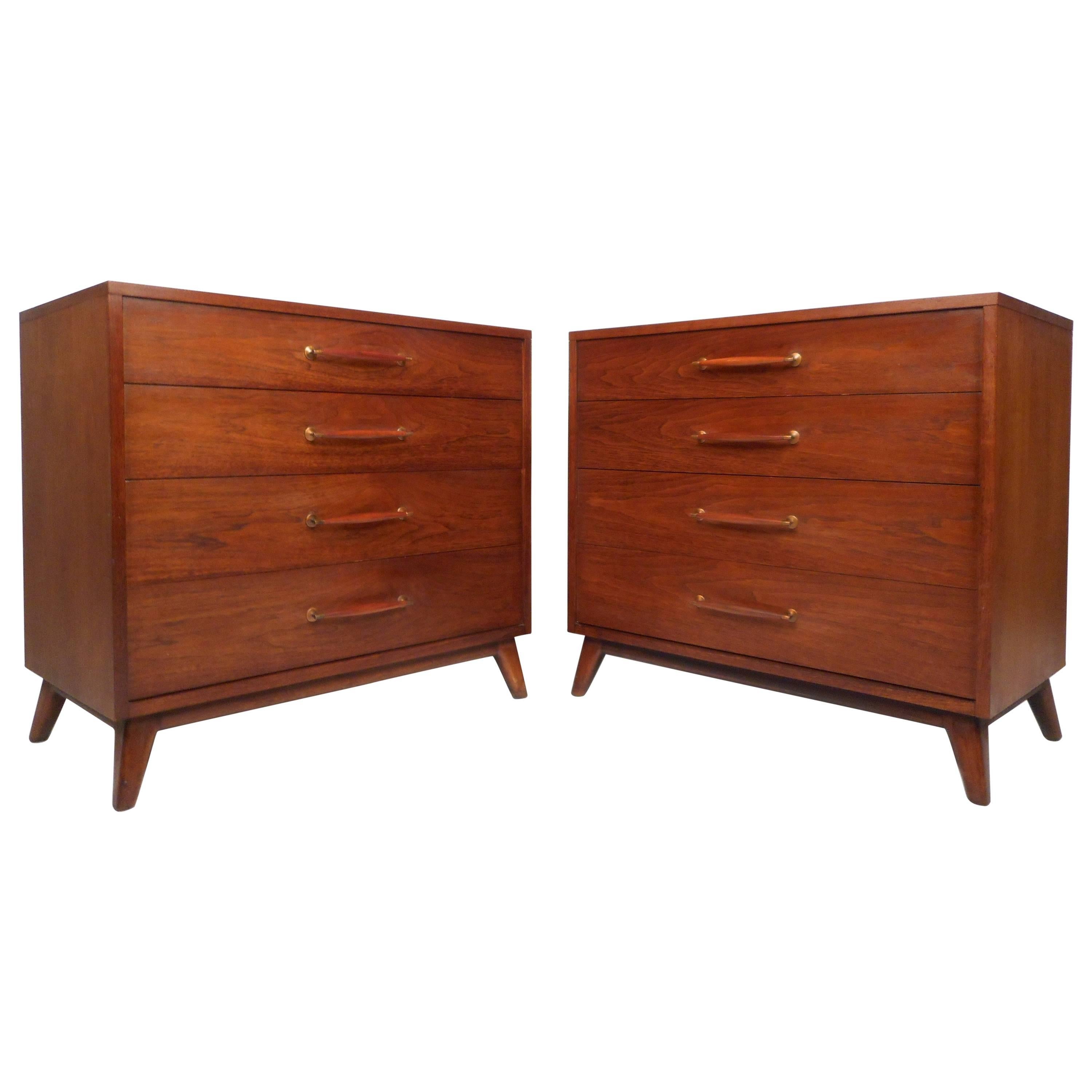 Pair of Mid-Century Modern Chest of Drawers by Henredon