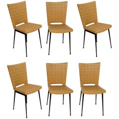 Ensemble de six chaises de salle à manger du milieu du siècle. 