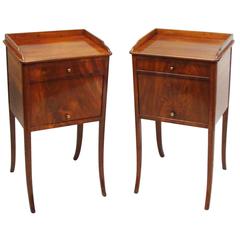 Early 19th Century Pair of Figured Mahogany Bedside Cabinets