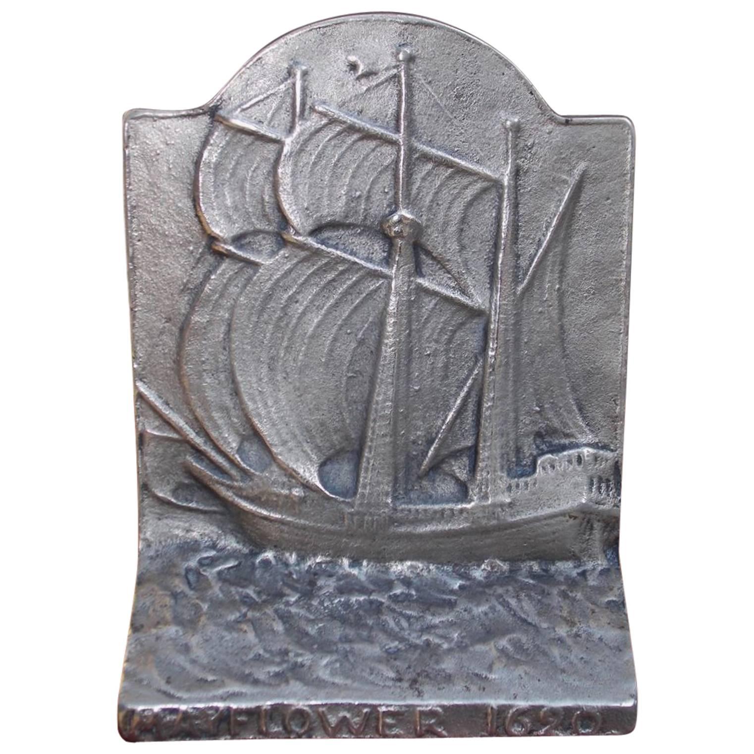 Butoir de porte en fonte américaine représentant le Mayflower en navigation, vers 1880
