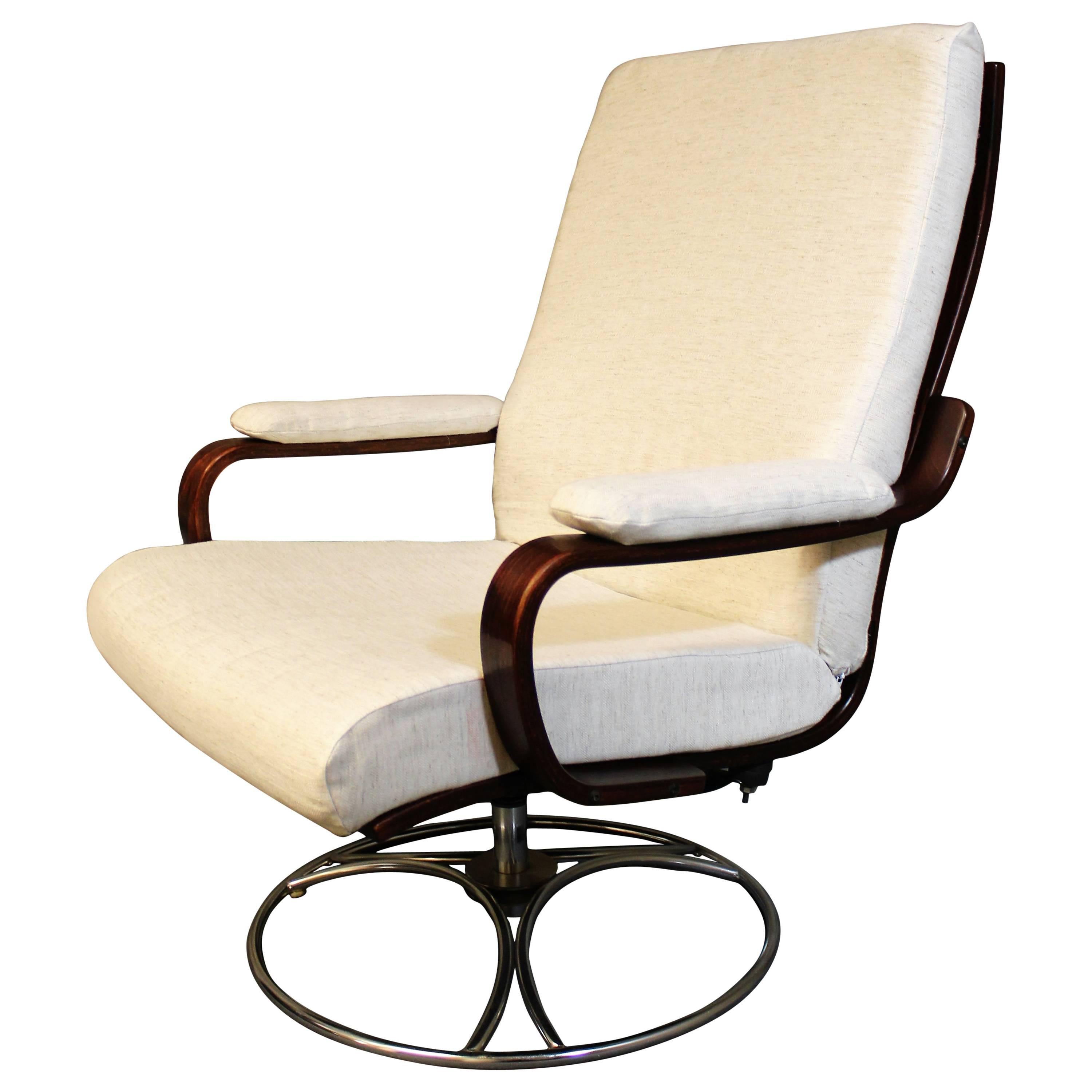 Westnofa Bentwood Swivel Lounge Chair in Rosewood and Chrome