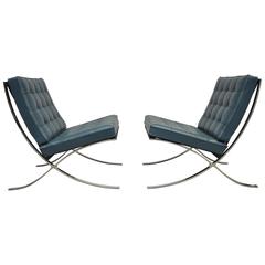 Rares chaises bleues Barcelona de Mies Van Der Rohe pour Knoll