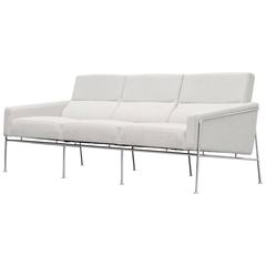 Arne Jacobsen Sofa Model 3300/3 Fritz Hansen, Denmark, 1957 4