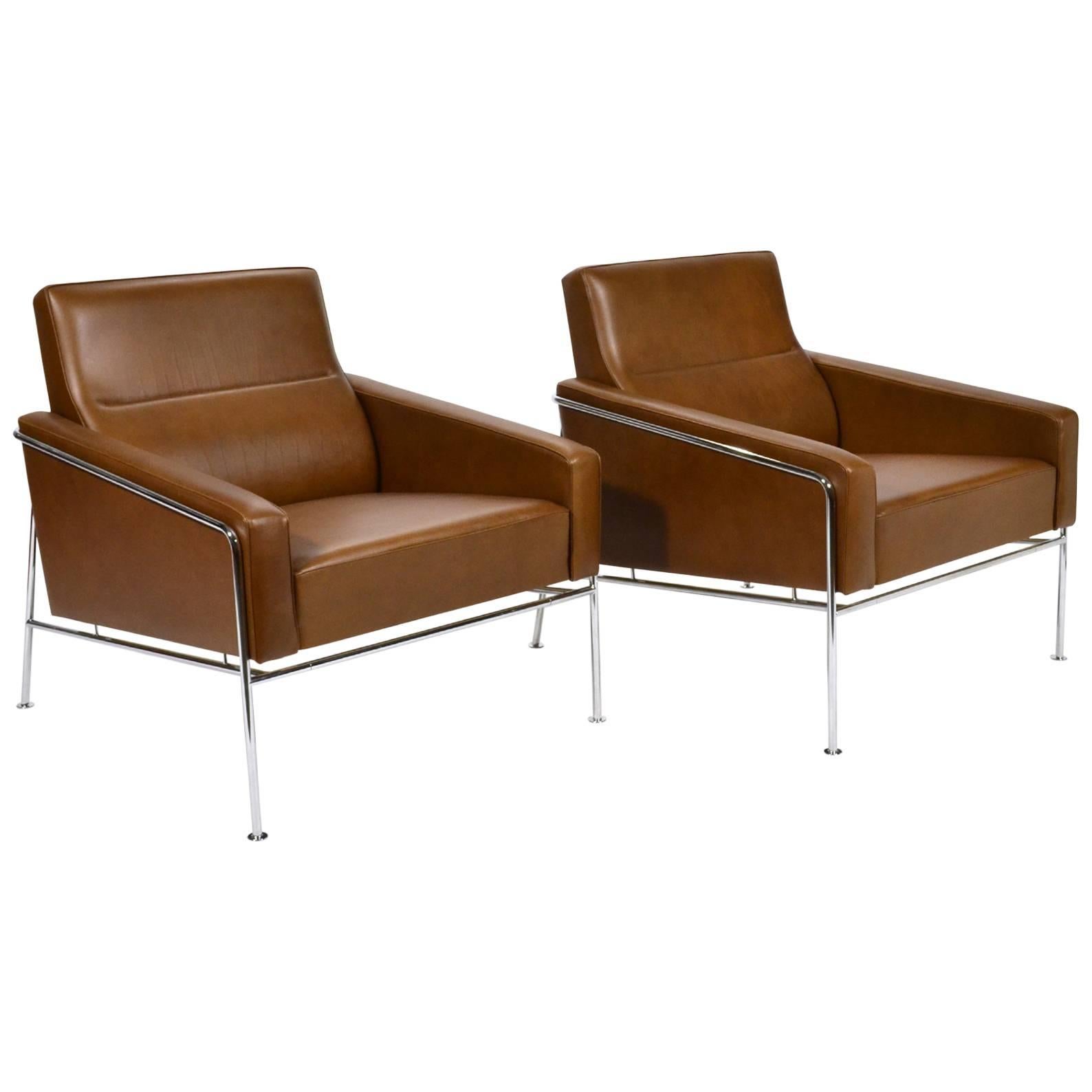 Pair of Arne Jacobsen Series 3300 Lounge Chairs by Fritz Hansen