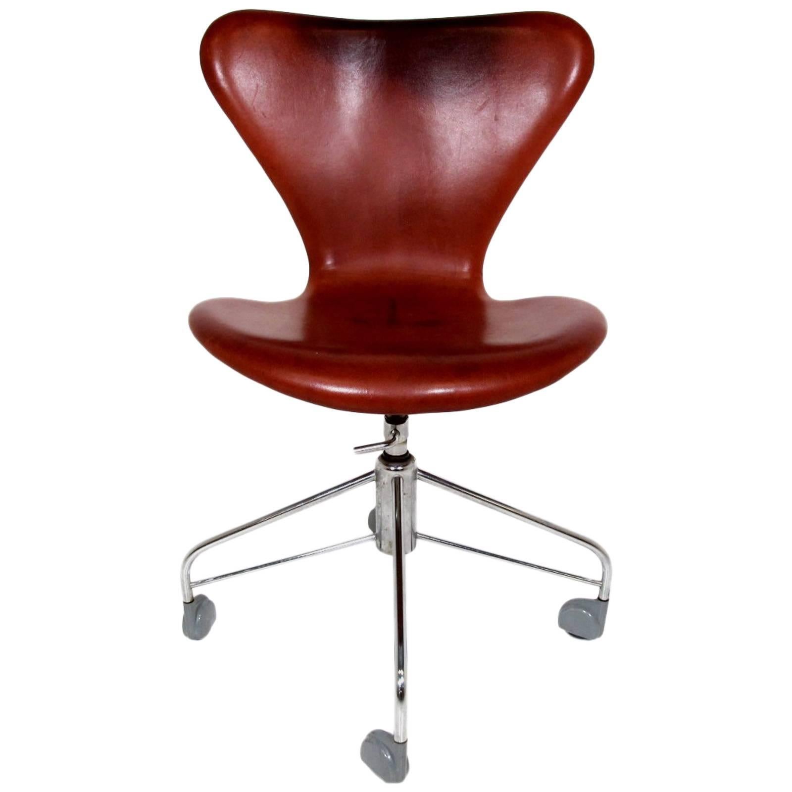 Office Chair Cognac Leather Model 3117 by Arne Jacobsen for Fritz Hansen