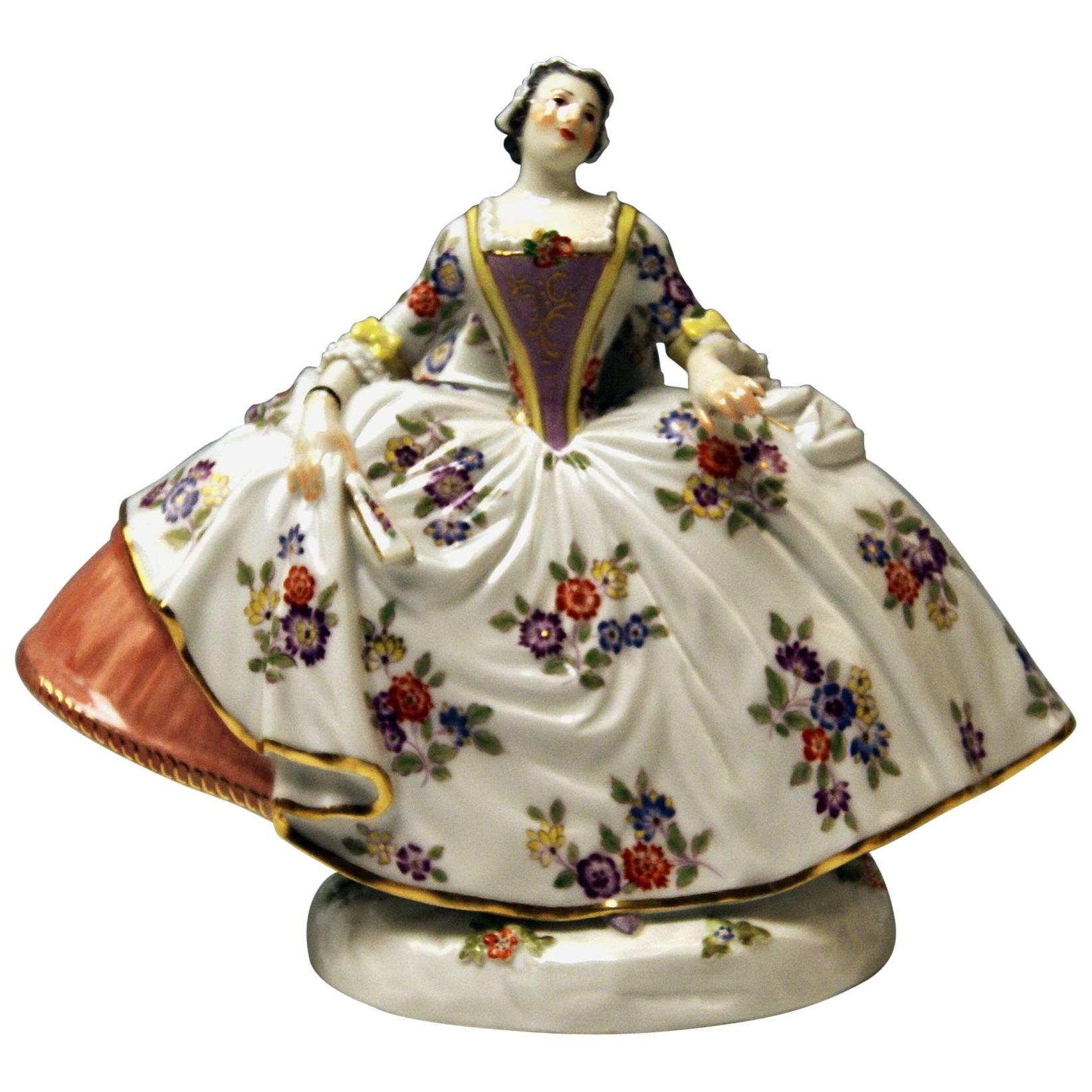 Meissen Kaendler Noble Lady Gallant Figurine Woman Model 550 Made 20th Century