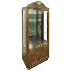 Meuble de rangement de vitrine en bois de ronce d'amboyna de style Hollywood Regency français Mastercraft