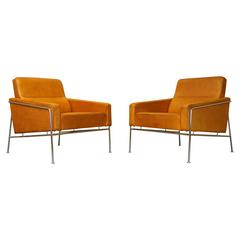 Arne Jacobsen 3300 Airport Easy Chairs / Armchairs - Tan Leather - Fritz Hansen