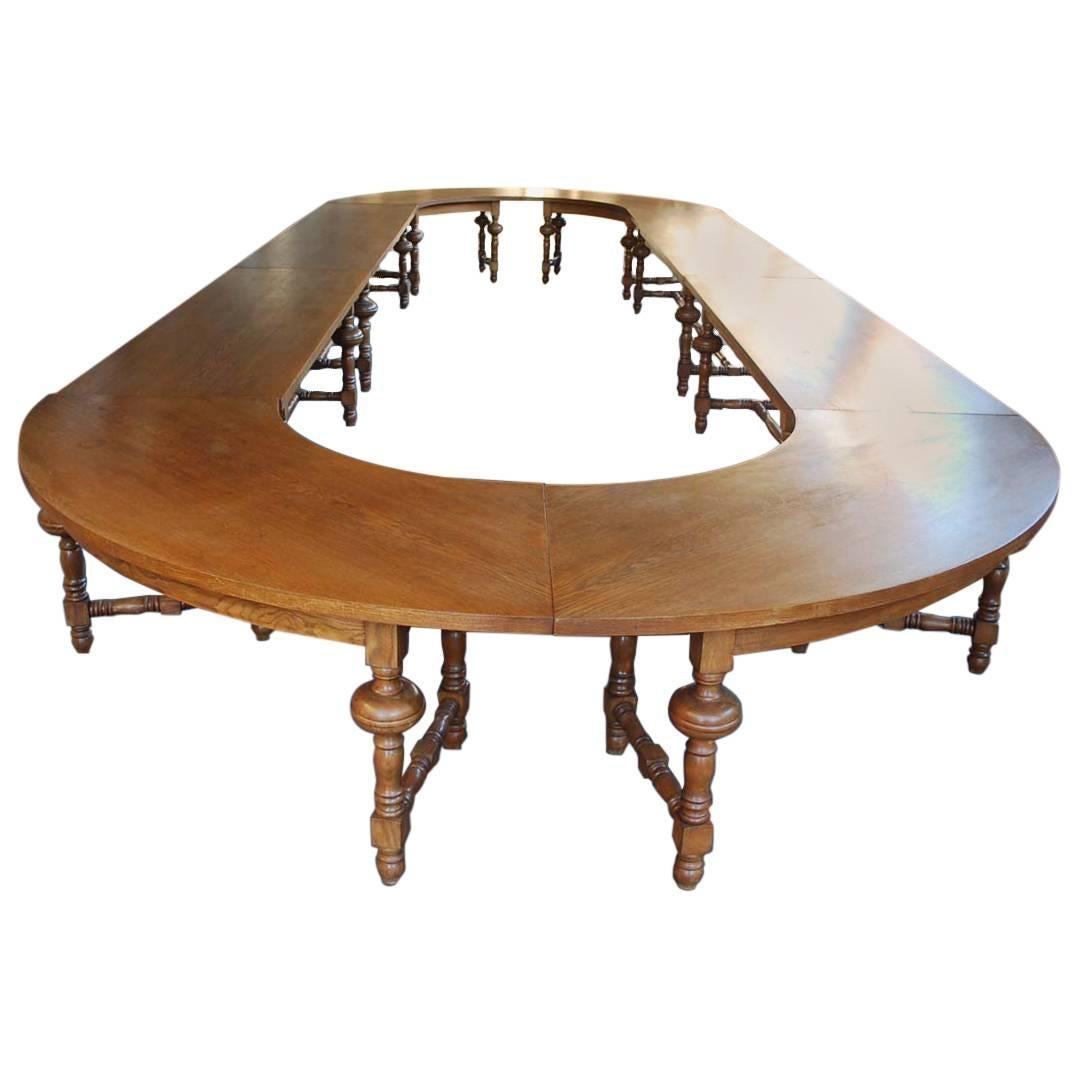 Table de conférence extrêmement grande en bois de chêne du XXe siècle en vente